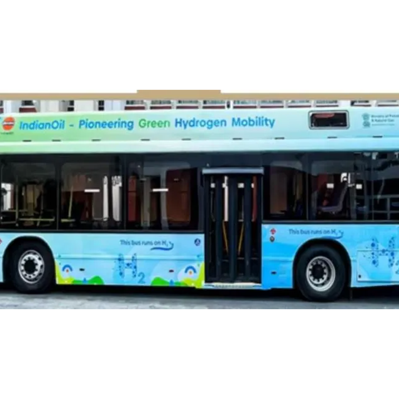 Les ministres de l'Union assistent au départ du premier bus indien à pile à combustible à hydrogène vert