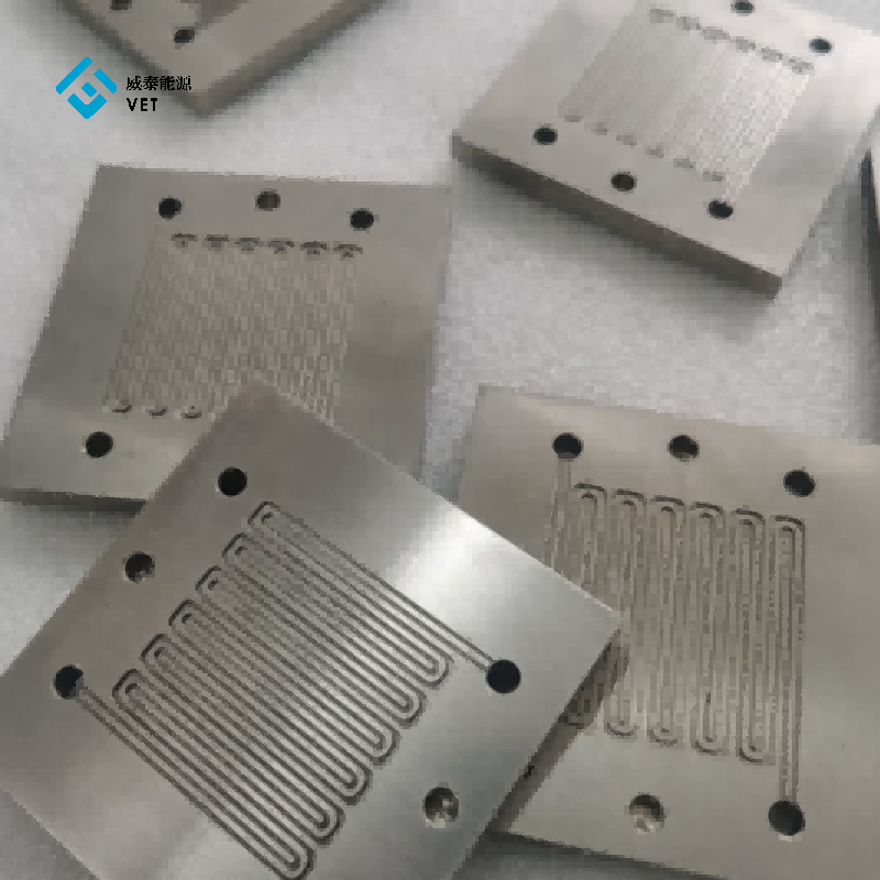 Plaques bipolaires métalliques résistantes à la corrosion pour piles à combustible