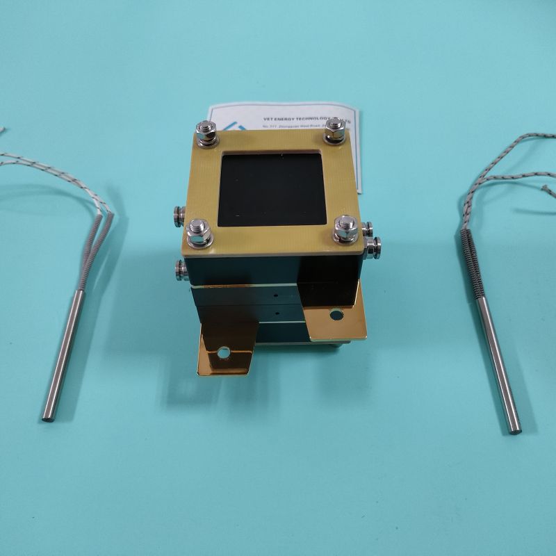 Appareil spécial pour tester les performances des électrodes à membrane des piles à combustible